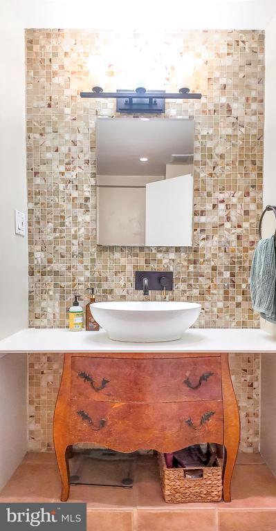 Building Photo - 434 Catharine St