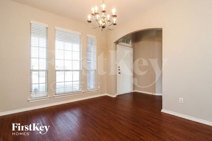 Building Photo - 2120 Haylee Dr