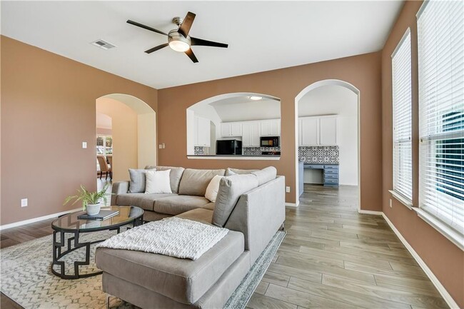 Building Photo - 1309 Bull Horn Loop