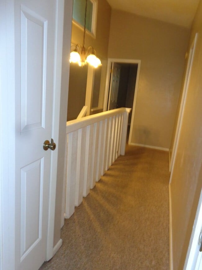 Building Photo - 3BR/2BA Home with Bonus/Game Room in Quiet Residential Neighborhood