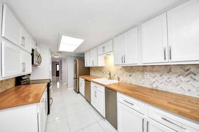 Building Photo - 14365 Lost Meadow Ln