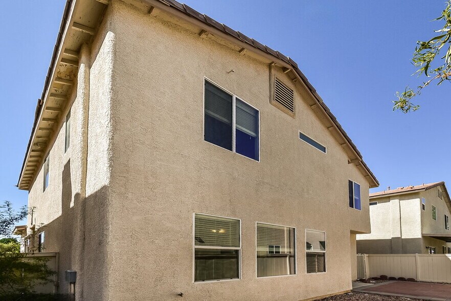 Building Photo - 8320 Jo Marcy Dr