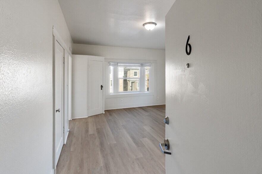 Building Photo - 537 33rd St
