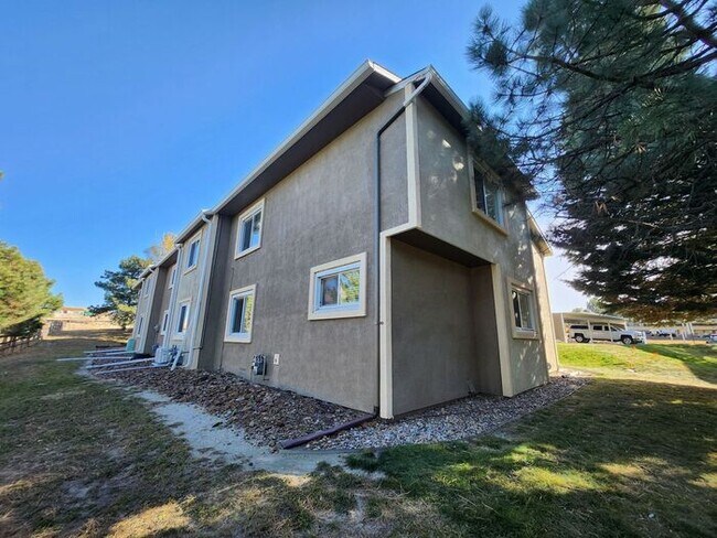 Building Photo - Stunning 3-bedroom, 2-bathroom Condo located in Monument!