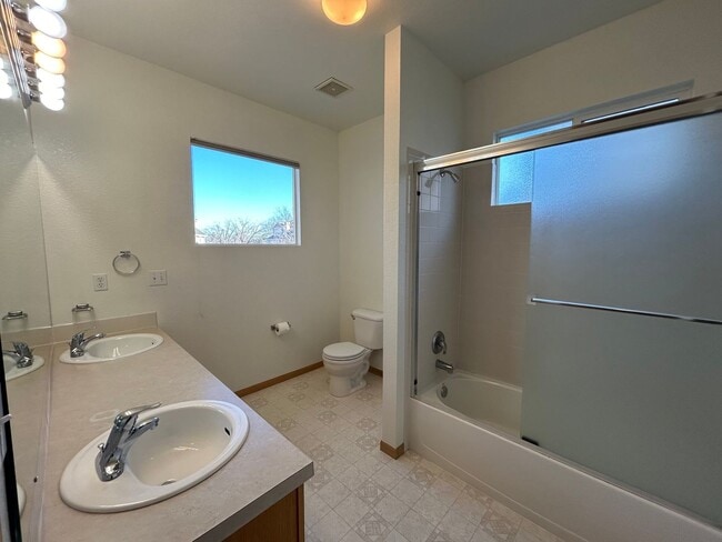 Building Photo - Bright 2-Bed Condo with Vaulted Ceilings, Garage & Balcony