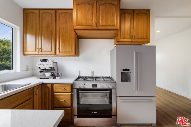 Building Photo - 1720 N Ave 45