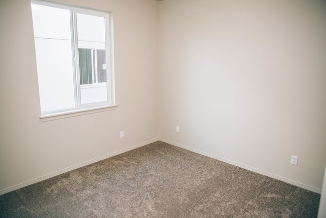 Building Photo - 302 S Marigold Ln