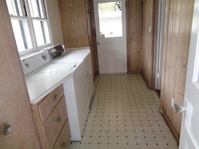 Building Photo - 66 Fullerwood Dr