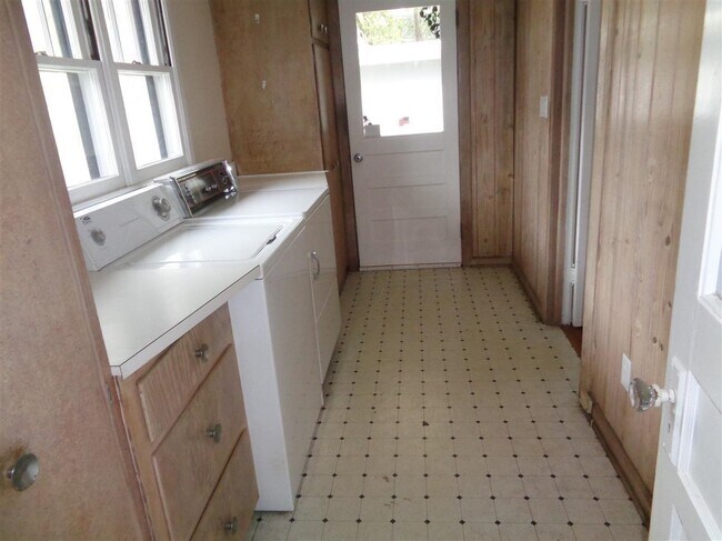 Building Photo - 66 Fullerwood Dr