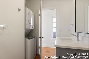 Building Photo - 911 N Mesquite St