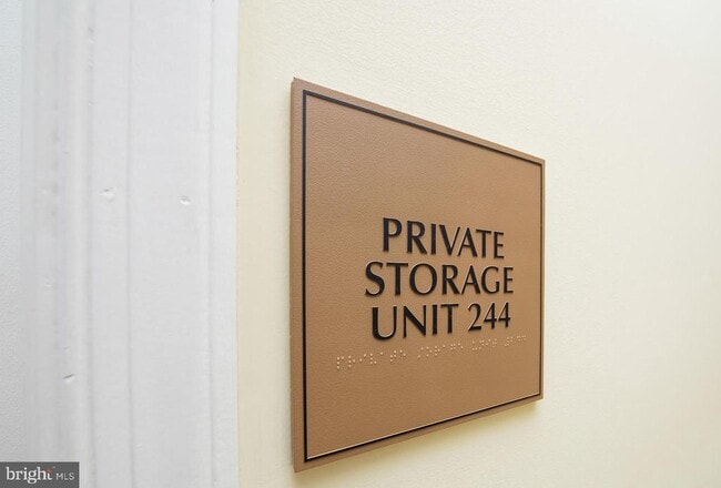 Building Photo - 244 Breeders Cup Dr