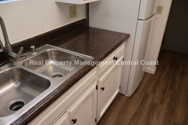 Building Photo - LEASE PENDING - Spacious San Luis Obispo C...