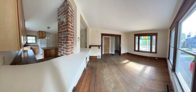 Building Photo - 15 Isham St