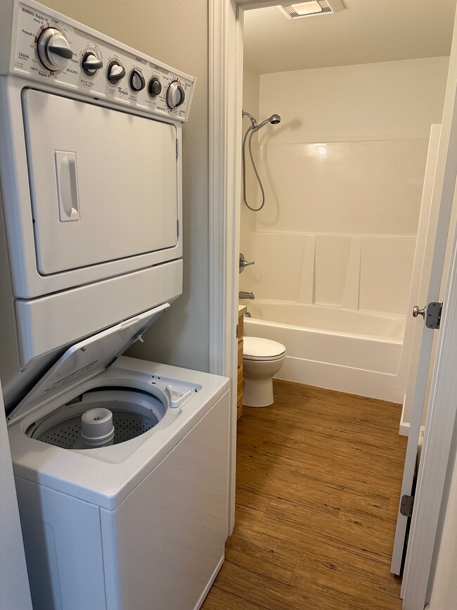 Building Photo - 3479 Landings St