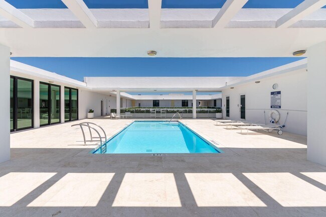 Building Photo - 400 S Ocean Blvd