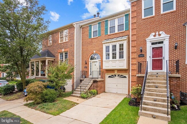 Building Photo - Stunning Ashburn Townhome with Endless Appeal