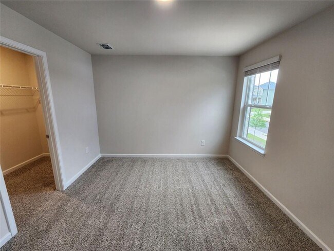 Building Photo - 235 Vly Oak Dr
