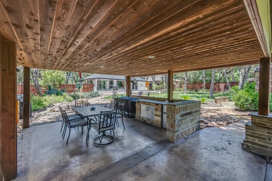 Building Photo - 1038 Madeline St