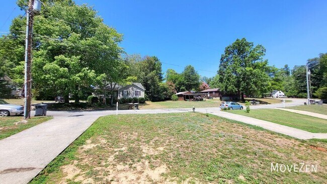Building Photo - 4006 Coltrain Rd