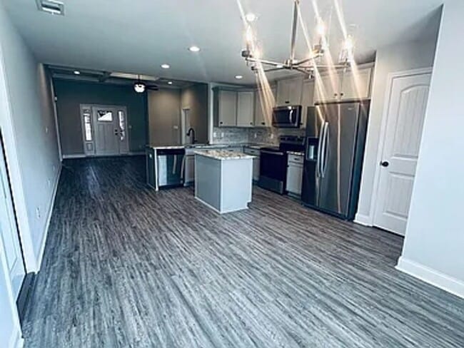 Building Photo - 604 Broderick Cir