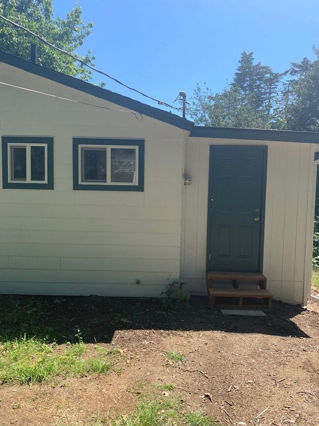 Building Photo - North Gate - Cozy 1 bed/ 1 bath house on quiet street with a huge back yard!