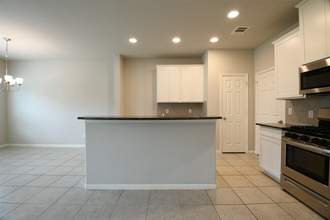 Building Photo - 104 Camelot Pl Ct