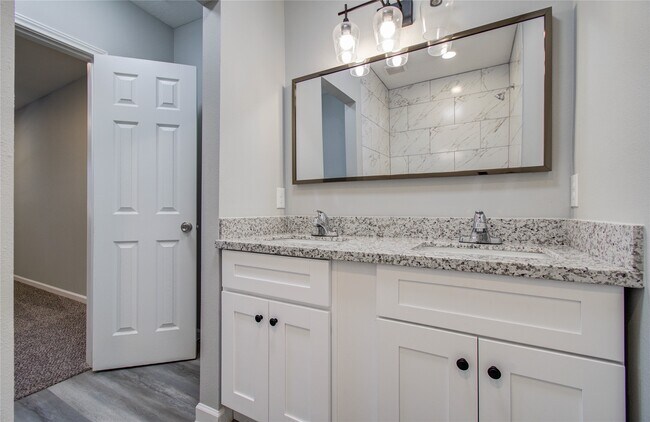 Building Photo - 9414 Lanewood Dr