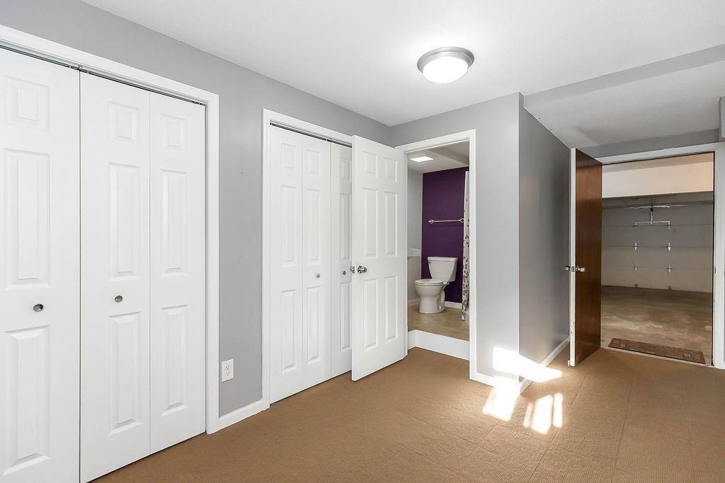 Building Photo - 1425 Martway Cir