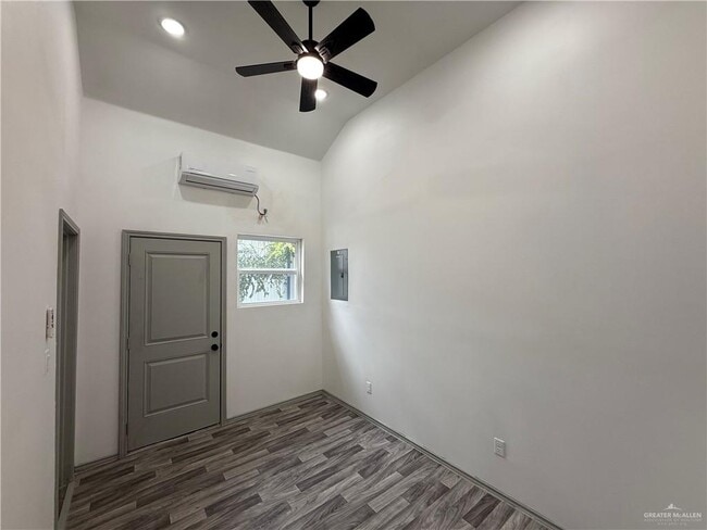 Building Photo - 6 Miller Ave