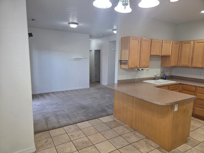Building Photo - 380 N 500 W