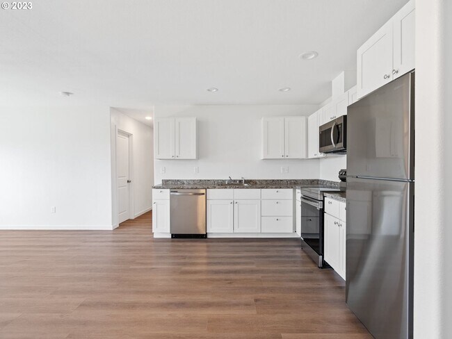 Building Photo - 600 N Earl Ct