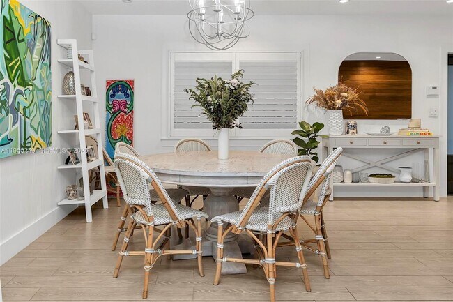 Building Photo - 1444 Mendavia Ave