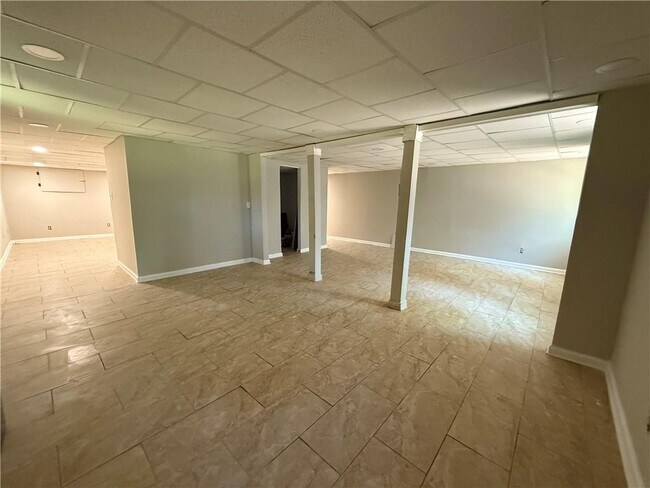 Building Photo - 1544 Acorn Forest
