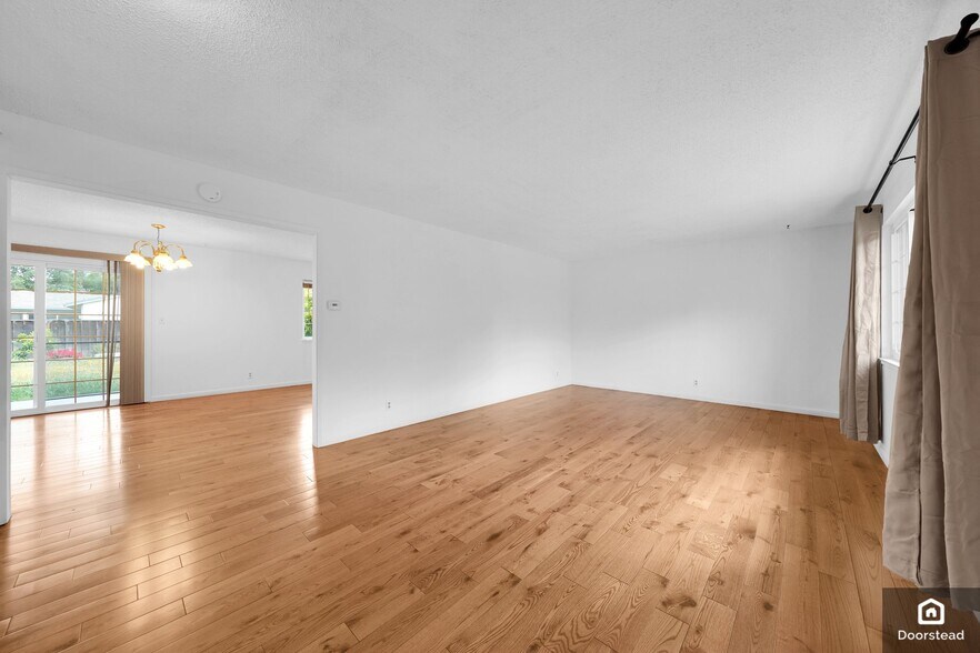 Building Photo - 3273 Cropley Ave