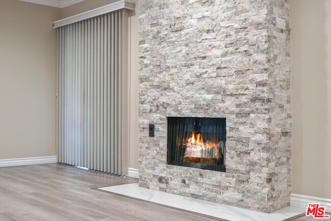 Building Photo - 15233 Magnolia Blvd