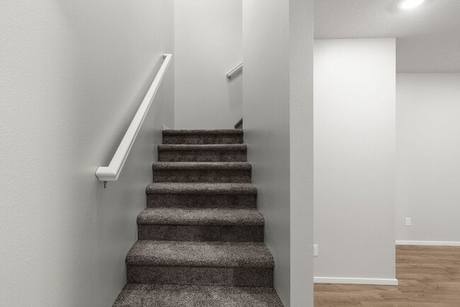 Building Photo - Newer Construction Home in Upriver Drive Neighborhood