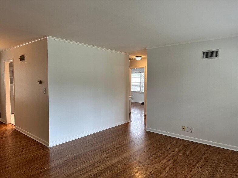 Building Photo - 2813 E 36th Pl