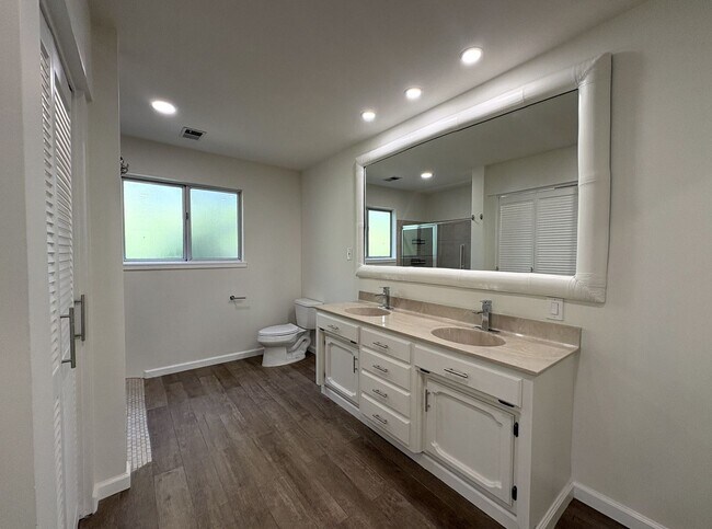 Building Photo - Exceptional Estate with Main Residence, Two ADUs & Office
