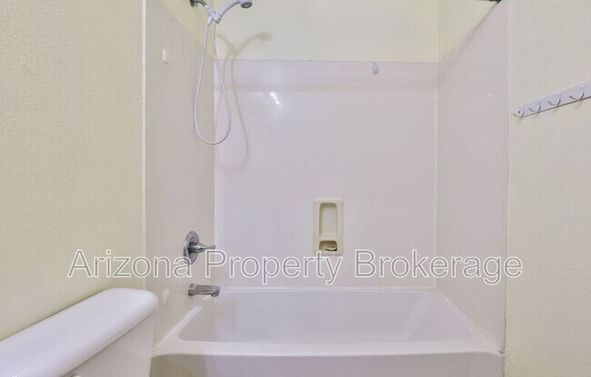 Building Photo - 1025 E Palomino Way