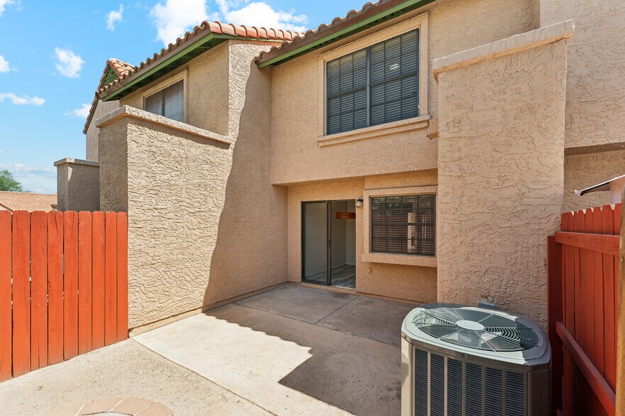 Building Photo - 4901 E Kelton Ln