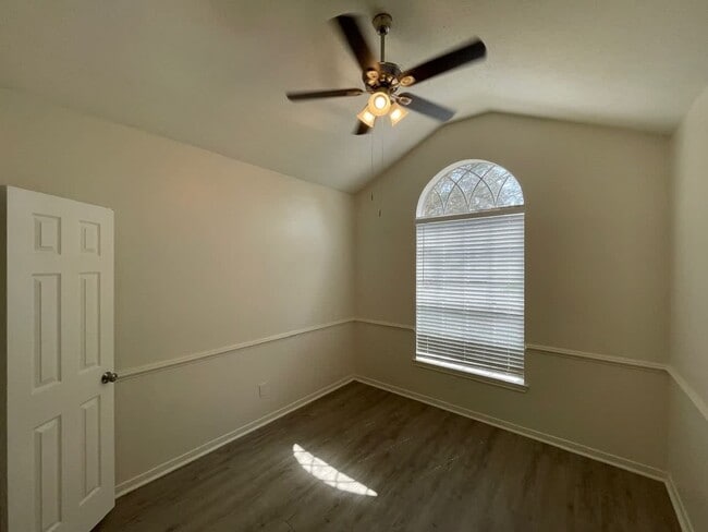 Building Photo - 22826 Tara Way Dr