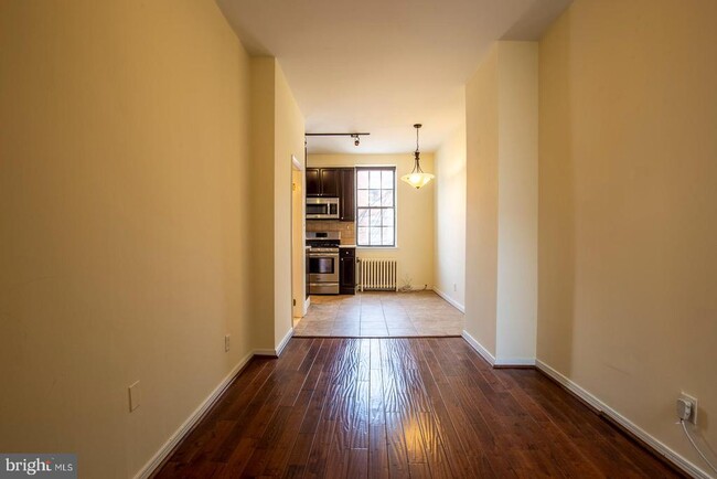 Building Photo - 626 S 19th St