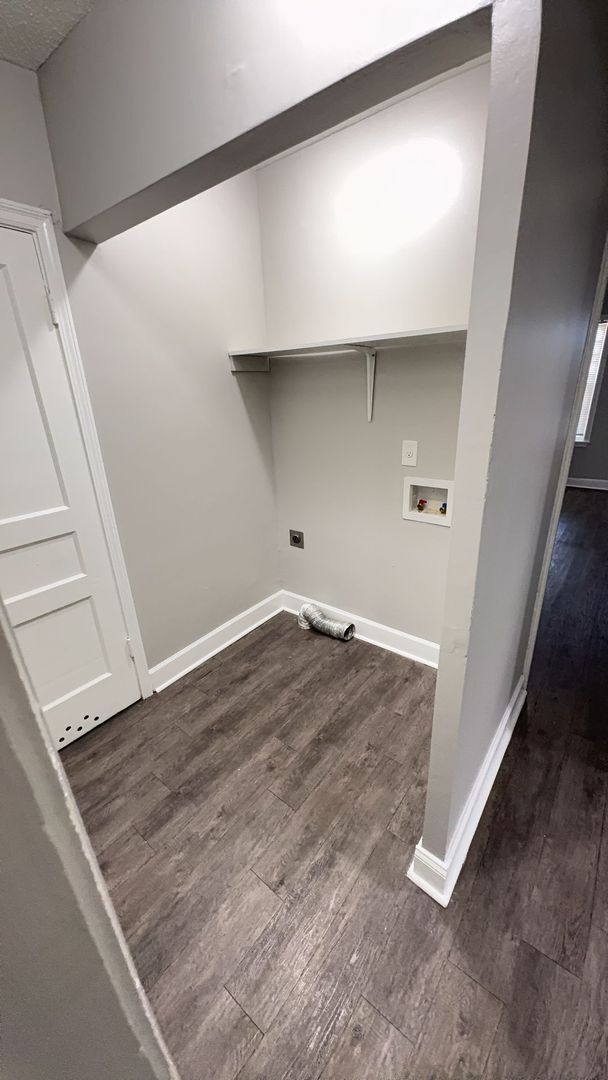 Building Photo - Charming 2 bedroom, 1 bathroom duplex