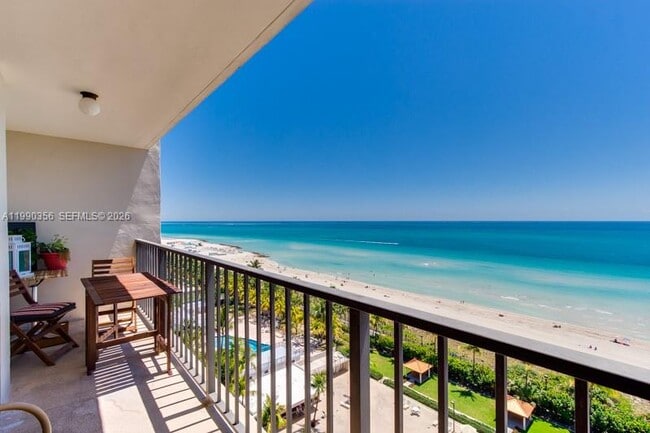 Building Photo - 2625 Collins Ave