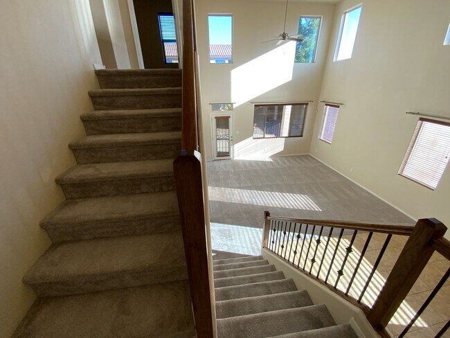 Building Photo - 4 Bedroom Home Available Near Golf Course ...
