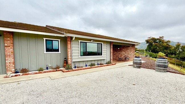 Building Photo - Beautifully Furnished & Appointed, Shorter Term Rental in the Peaceful Gird Valley area of Fallbr...