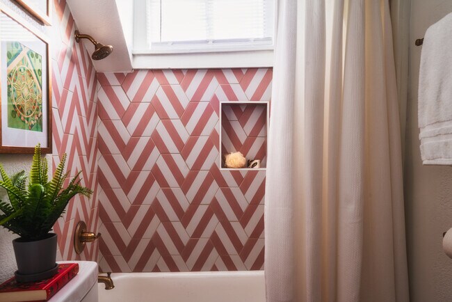 Building Photo - 715 Grandin Rd