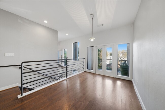 Building Photo - 1628 Van Buren St