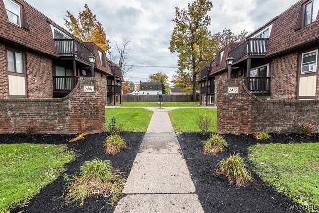 Building Photo - 2481 Sheridan Dr