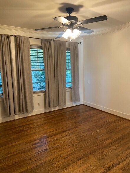 Building Photo - 907 Irving Rd